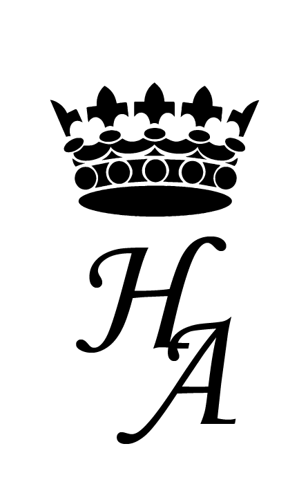 Корона та ініціали