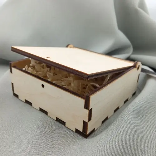 Коробочка деревʼяна велика