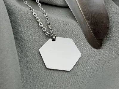 Кулон шестикутний