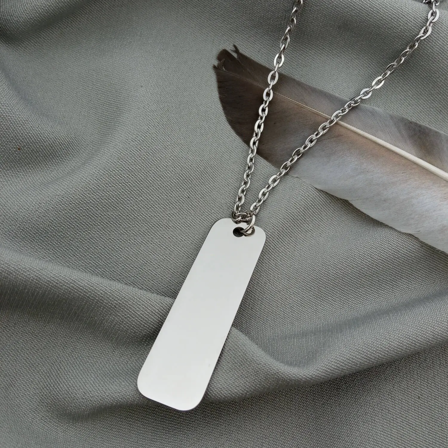 Кулон вертикальний