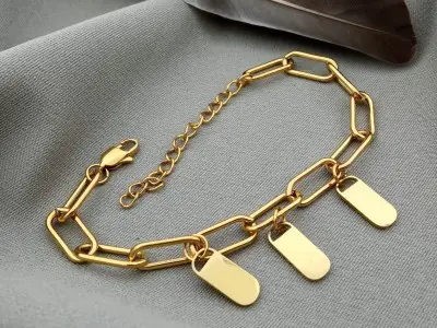 Сталевий браслет з підвісками