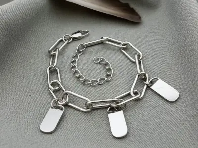 Сталевий браслет з підвісками