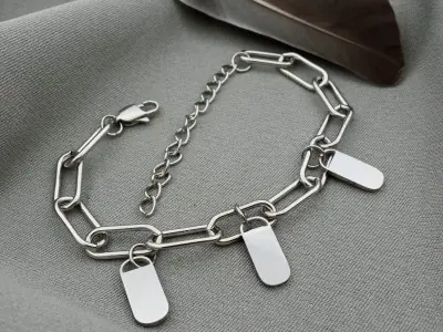 Сталевий браслет з підвісками