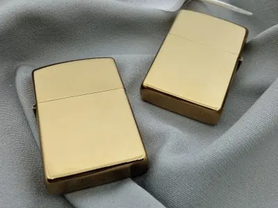 Золота глянсова запальничка