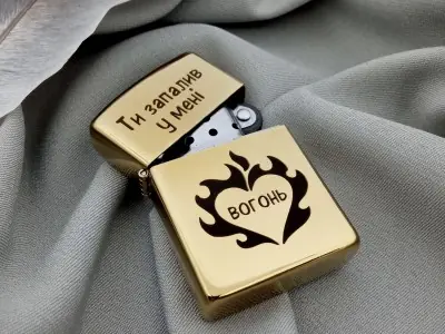 Золота глянсова запальничка